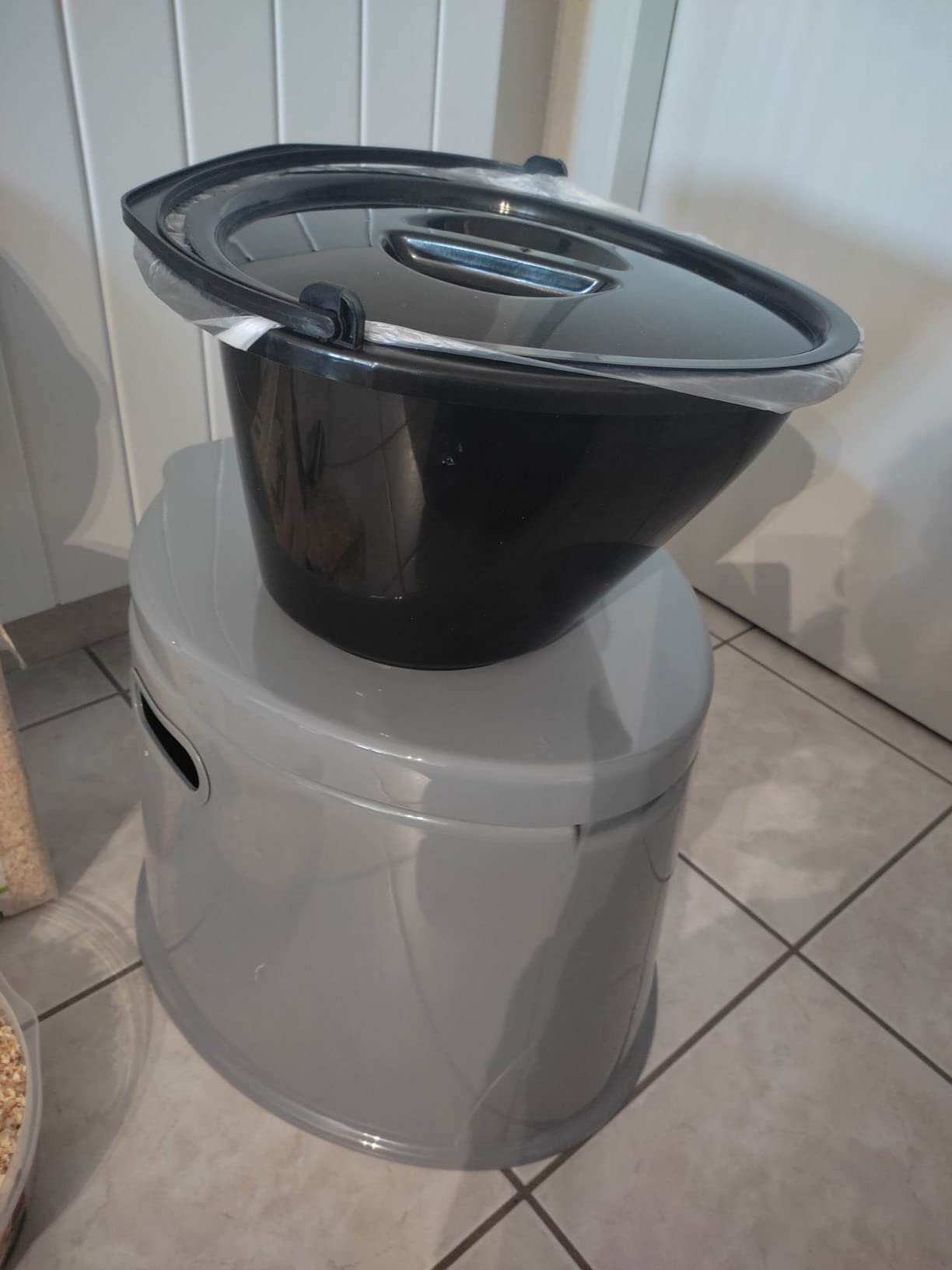 Toilette Portable pour Camping Extérieure avec Seau Intérieur 5L en PP  Charge 200KG - Costway